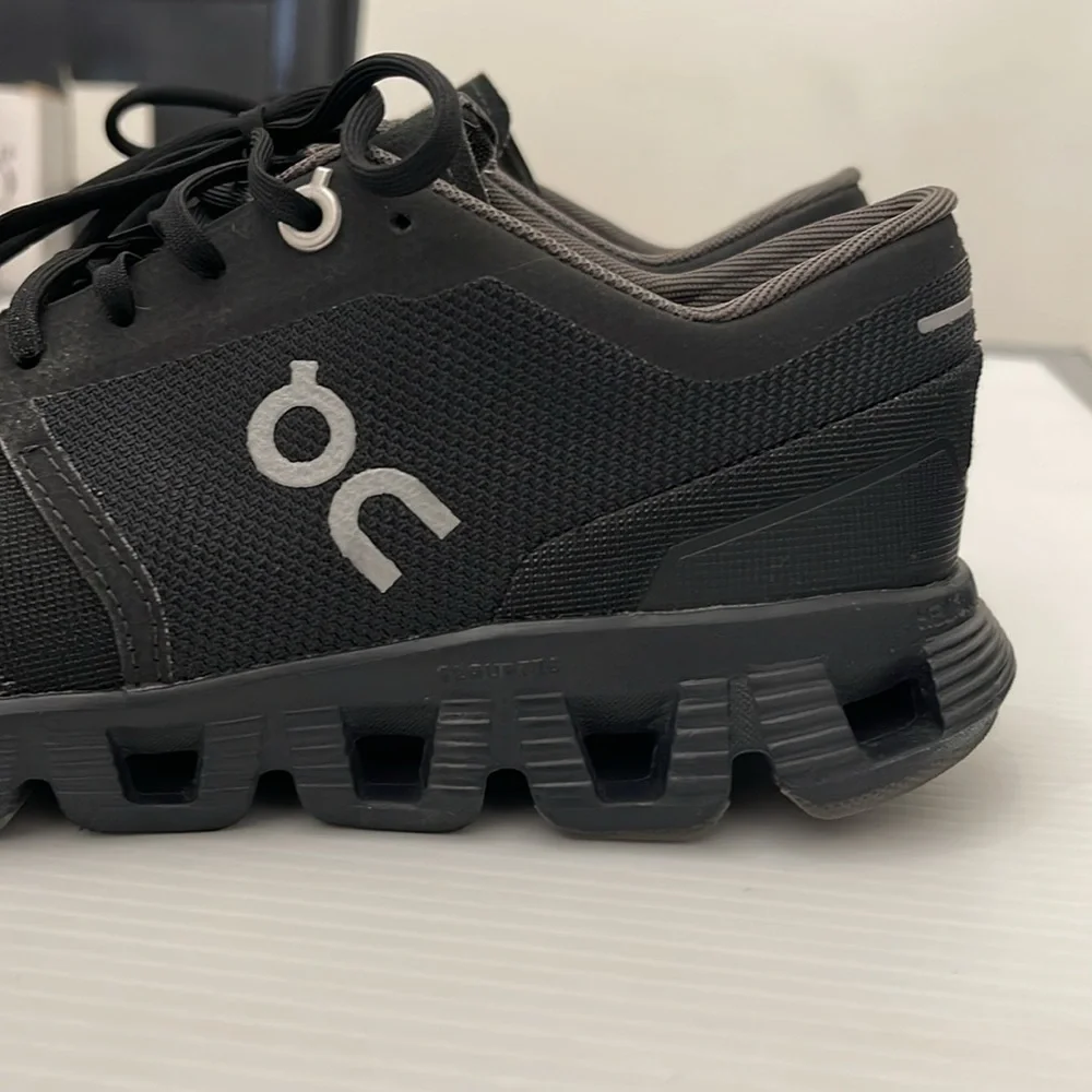 On Running Black/Gray Cloud Sneakers - Picture 4 of 8